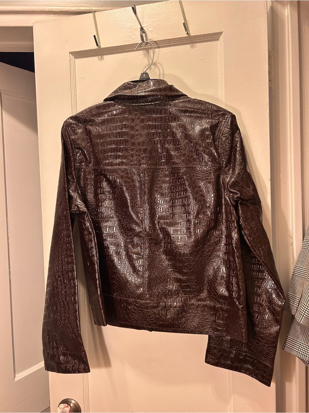 Who What Wear Brown Croc-Embossed Button Front Jacket - Picture 4 of 4